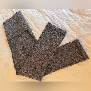 Lululemon High rise Align Crop - size 4